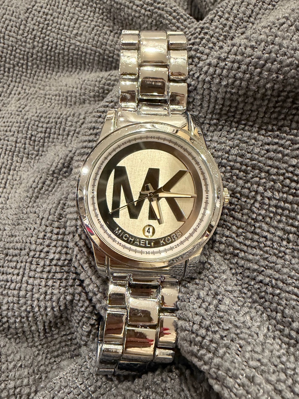 Michael Kors Runway Chronograph Watch Silver
Unisex
